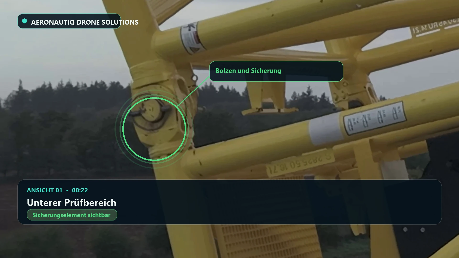 Markierte Sicherung an einem Bolzen des linken Kranauslegers